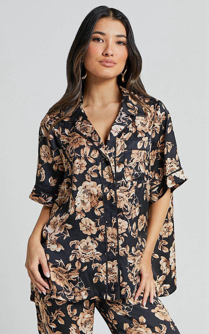 Showpo Laila Top - Short Sleeve Button Through Relaxed Shirt Black Floral | VJZMOC427