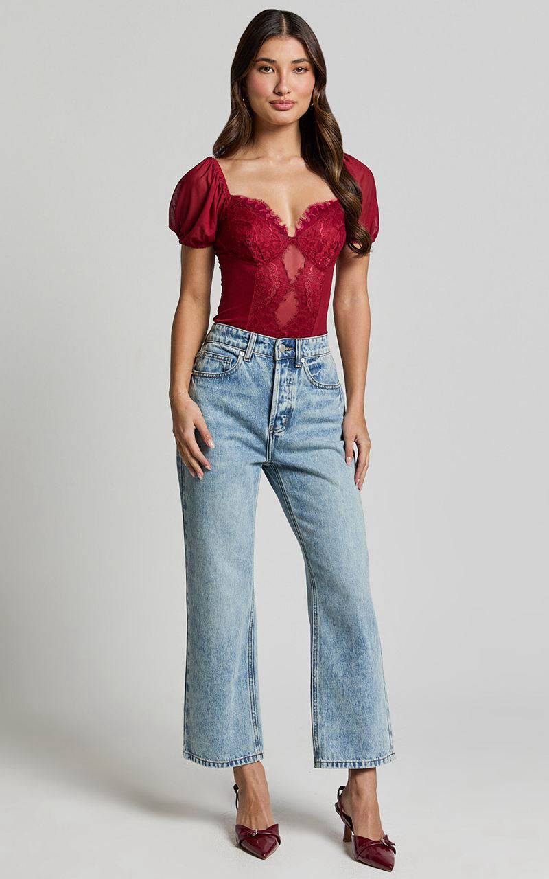 Showpo Lara Bodysuit - Lace Detail Sweetheart Short Sleeve Bodysuit Cherry Red | PEVLTQ742