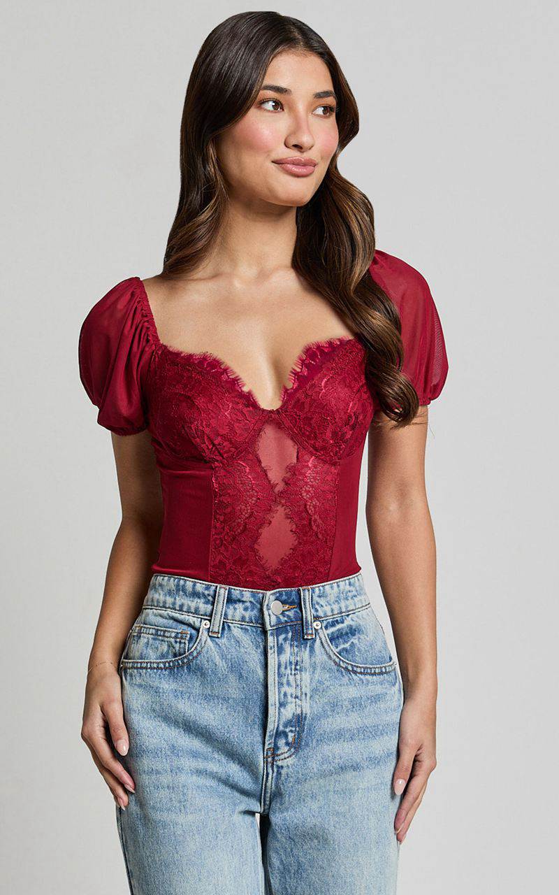 Showpo Lara Bodysuit - Lace Detail Sweetheart Short Sleeve Bodysuit Cherry Red | PEVLTQ742