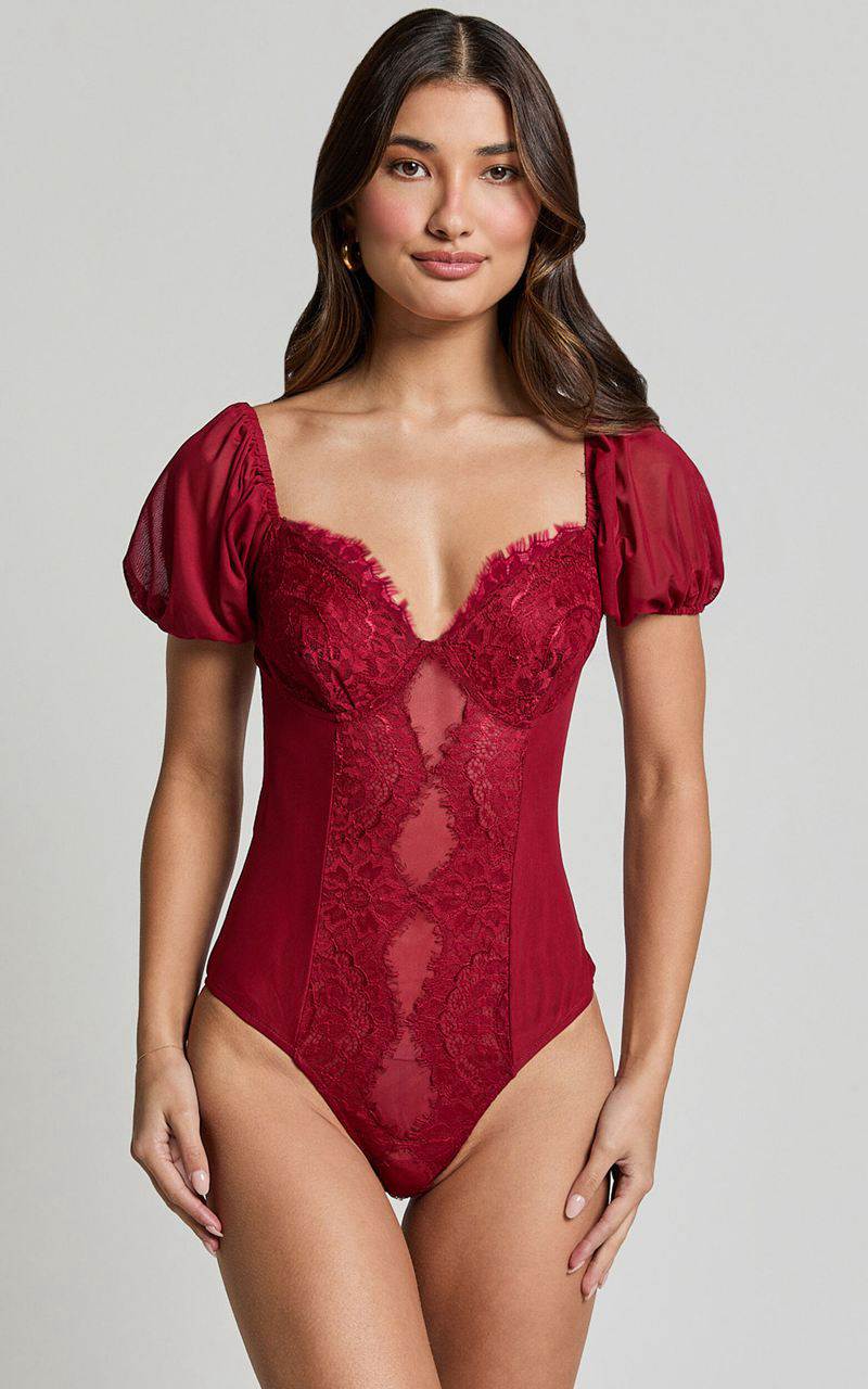 Showpo Lara Bodysuit - Lace Detail Sweetheart Short Sleeve Bodysuit Cherry Red | PEVLTQ742