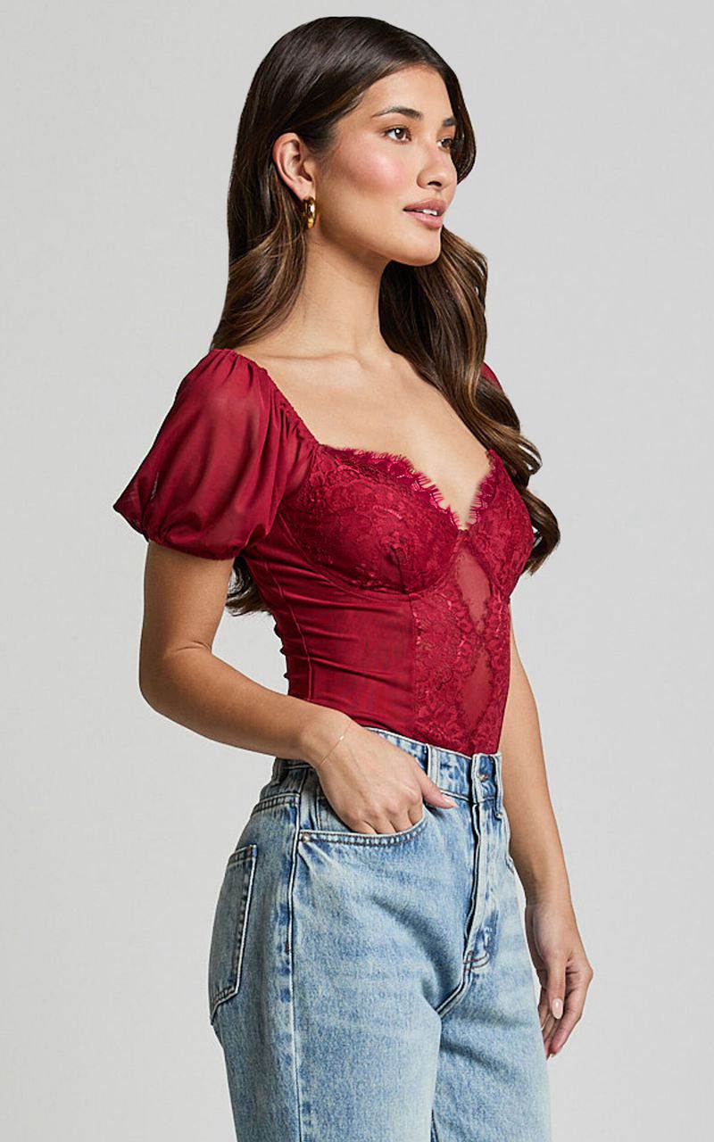 Showpo Lara Bodysuit - Lace Detail Sweetheart Short Sleeve Bodysuit Cherry Red | PEVLTQ742