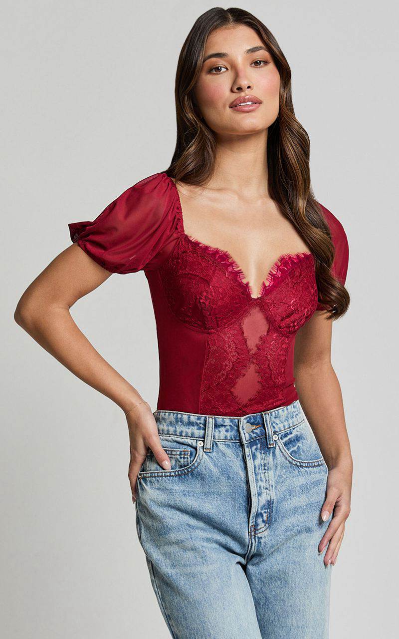 Showpo Lara Bodysuit - Lace Detail Sweetheart Short Sleeve Bodysuit Cherry Red | PEVLTQ742