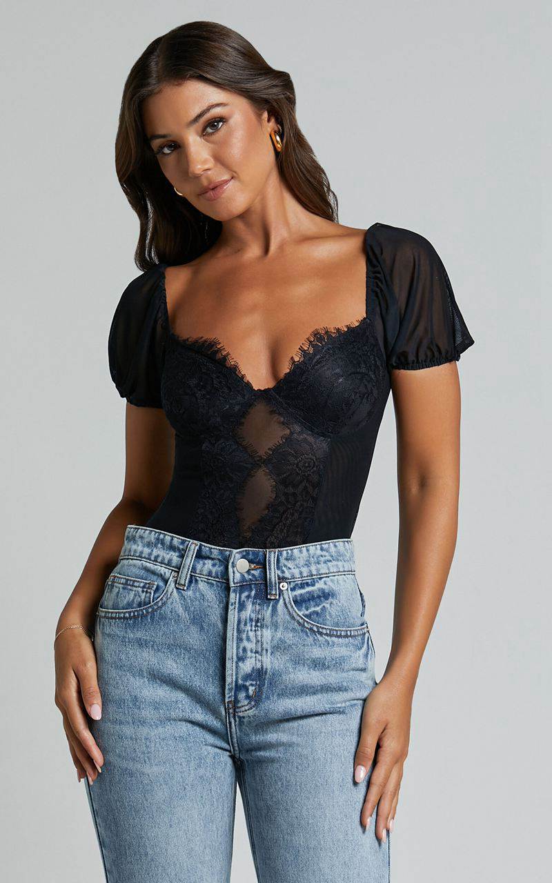 Showpo Lara Bodysuit - Lace Detail Sweetheart Short Sleeve Bodysuit Black | SLUIWX458