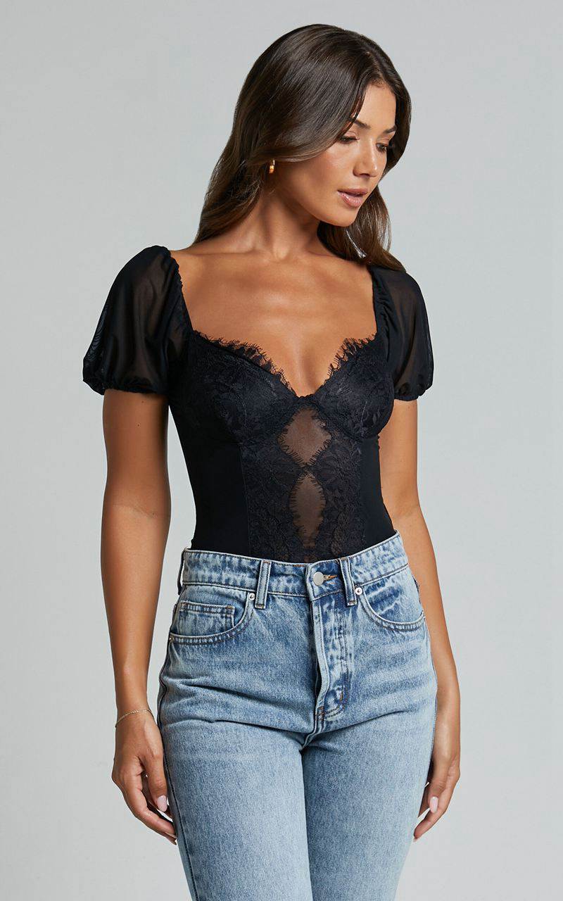 Showpo Lara Bodysuit - Lace Detail Sweetheart Short Sleeve Bodysuit Black | SLUIWX458