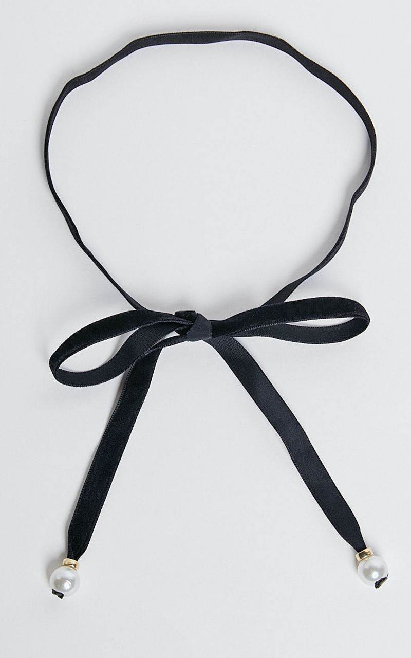 Showpo Lovell Necklace - Velvet Pearl Pendant Tie Necklace Black | JDVQUT607