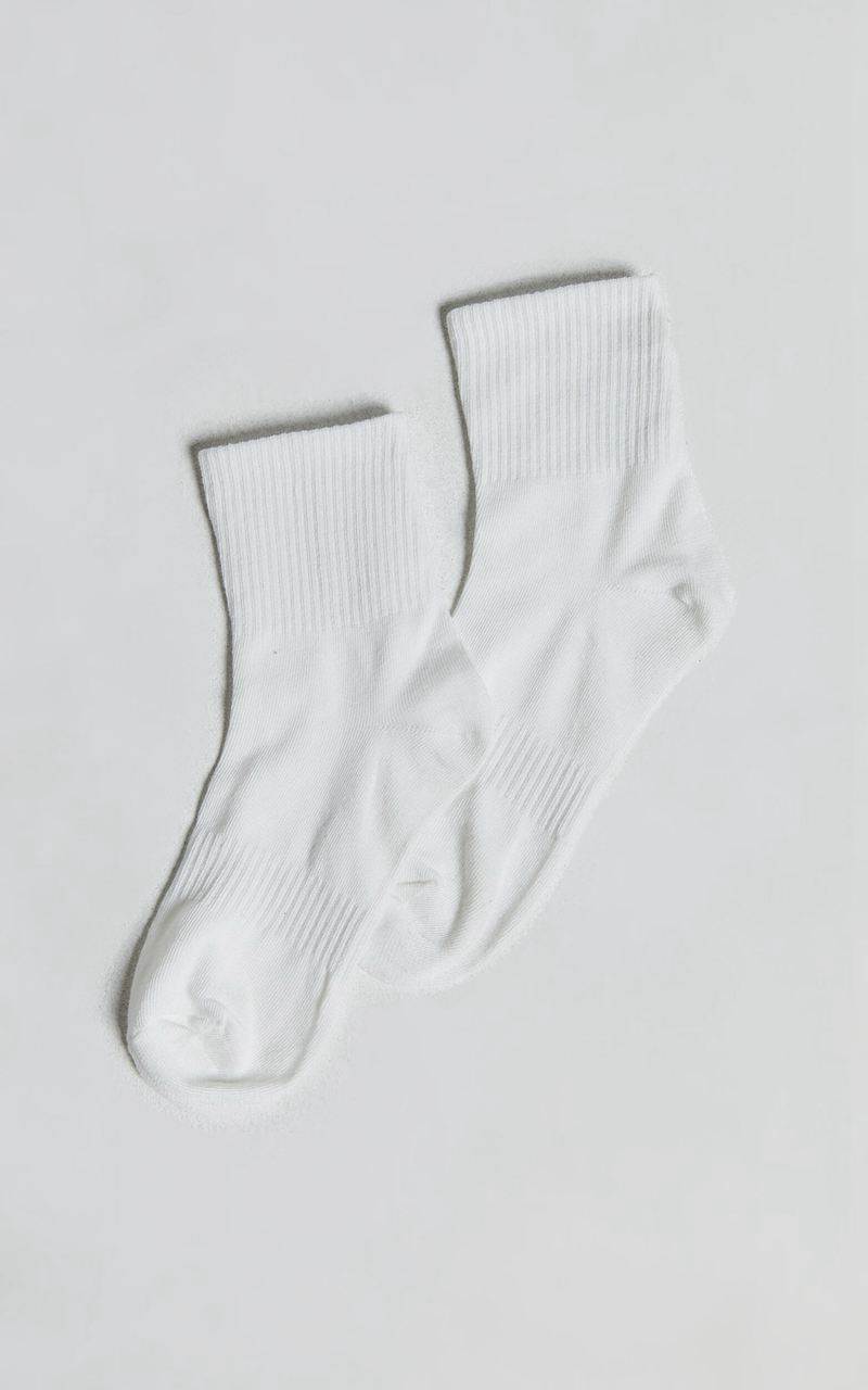 Showpo Vasilisa Stripe Crew Socks - Pack Of 2 White White | FTYGMP126