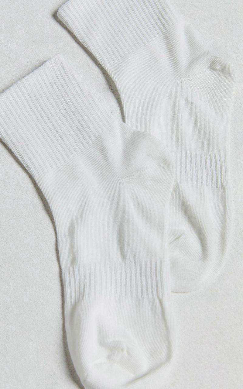 Showpo Vasilisa Stripe Crew Socks - Pack Of 2 White White | FTYGMP126