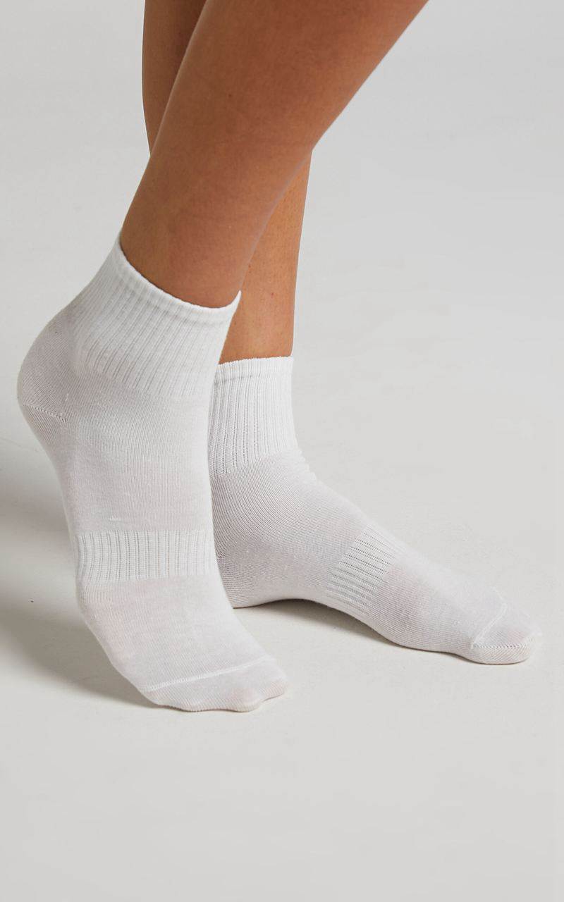 Showpo Vasilisa Stripe Crew Socks - Pack Of 2 White And Black | DQCTGB432