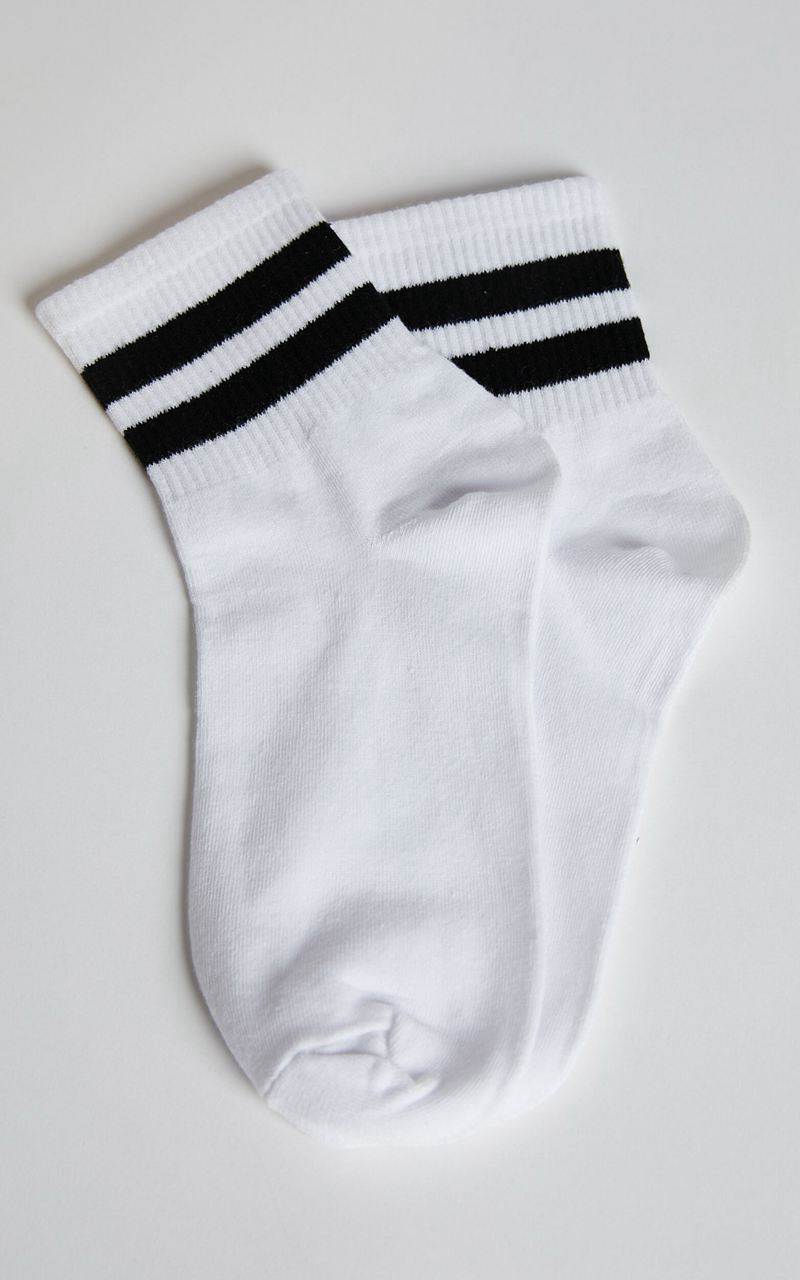 Showpo Vasilisa Stripe Crew Socks - Pack Of 2 White And Black | DQCTGB432